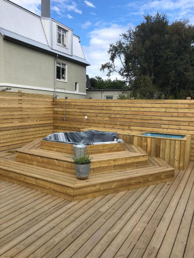 Lovely Studio Apartment With Hot Tub Reykjavík Exteriör bild