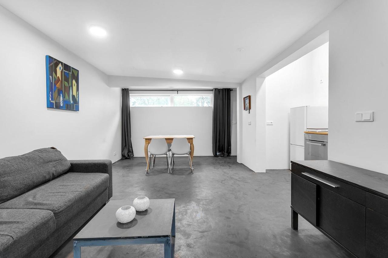 Lovely Studio Apartment With Hot Tub Reykjavík Exteriör bild