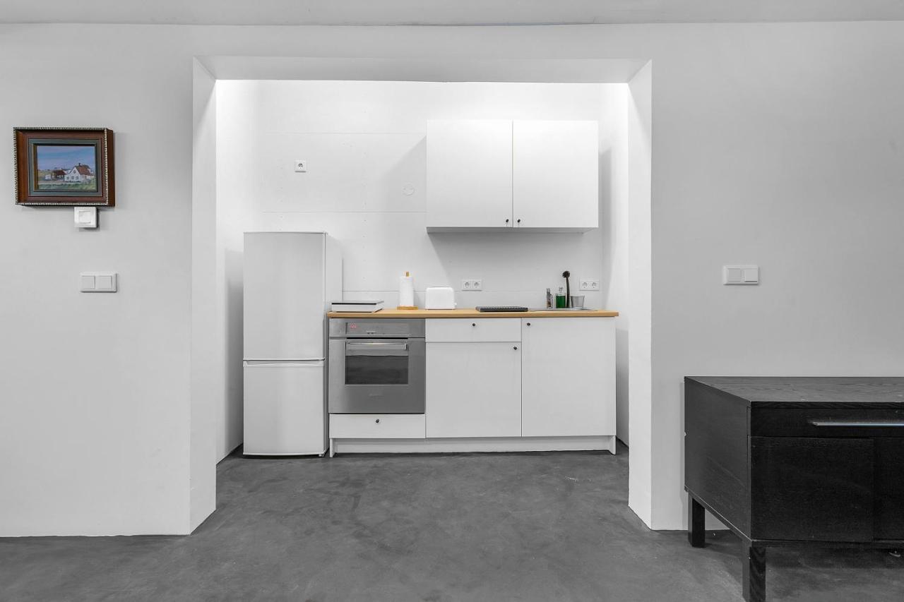 Lovely Studio Apartment With Hot Tub Reykjavík Exteriör bild