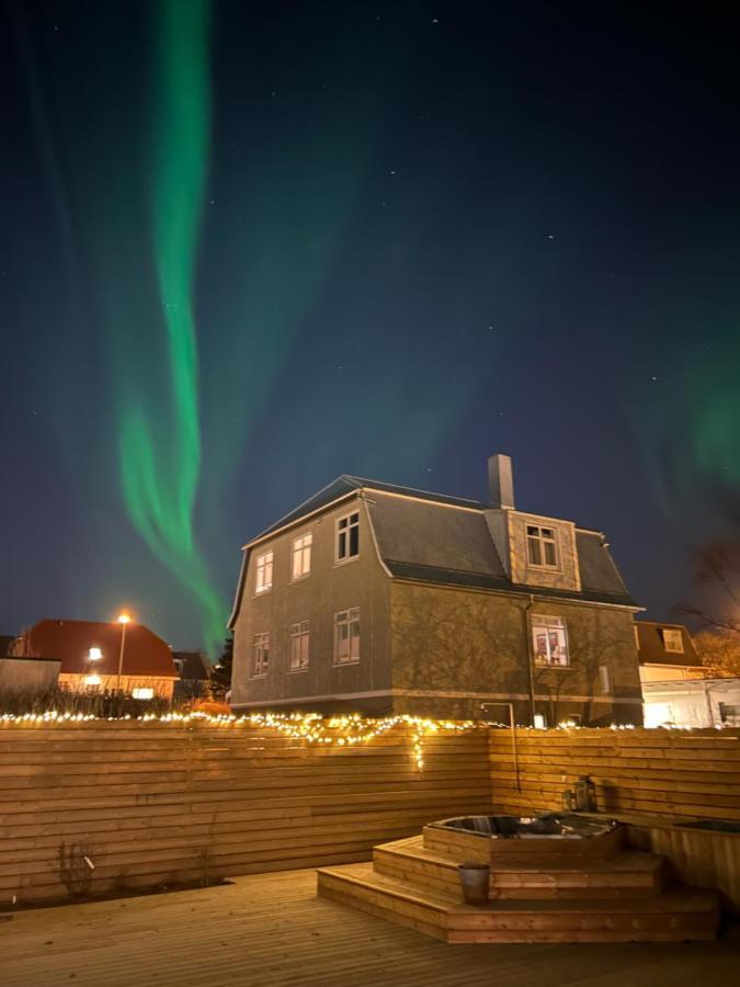 Lovely Studio Apartment With Hot Tub Reykjavík Exteriör bild